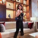 Avneet Kaur Instagram - If you like it wear it.🖤⚡️ Wearing- @merakilifestudio Styled by- @neelangi_johari 📸- @krupalakhanii.16 Jio World Drive