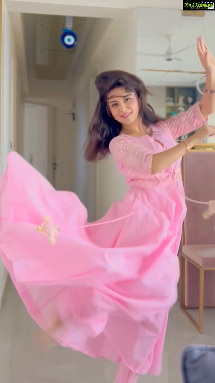 Avneet Kaur Instagram - Kathak after a while 🥹💕 Wearing- @aachho Styled by- @neelangi_johari #dance #reelsinstagram #reelitfeelit #kathak #avneetians