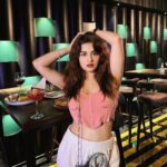 Avneet Kaur Instagram - Just a general life update: hungry again.😬🍕💖 PS- don’t miss them last pics 😝 Wearing: @ewayoung Mumbai, Maharashtra