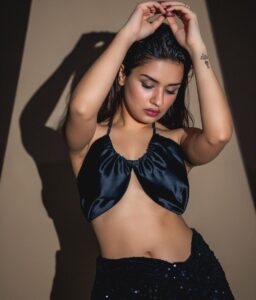 Avneet Kaur Instagram - Hey there….🖤✨