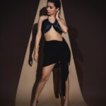 Avneet Kaur Instagram - And she would bow to no one.🖤🌟