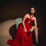 Avneet Kaur Instagram - To become a queen, You have to give up Playing the princess.♥️ Styling : @tiara_gal @akansha.27 Outfit : @majesticbyjapnah Assisted by : @style_by_ruchi 📸- @assd_khan