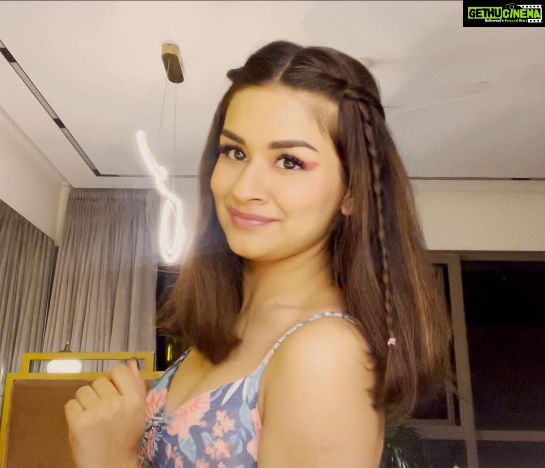 Avneet Kaur Instagram - 5 hairstyles on short hair video out on my YouTube! Go and check the link in bio! ❤️🔥💕 #akyoutube #newyoutubevideo #hairstyles