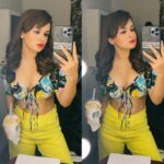 Avneet Kaur Instagram - Double Trouble.🖤💛 MUA- @loveleen_makeupandhair Styled by- @neelangi_johari Filmistan