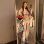 Avneet Kaur Instagram - Take notice of what light does—— to everything.🤎✨ Styling : @akansha.27 @tiara_gal Outfit: @clothesnyou 🤝 : @@houseofcreativity._ @style_by_ruchi Mumbai, Maharashtra