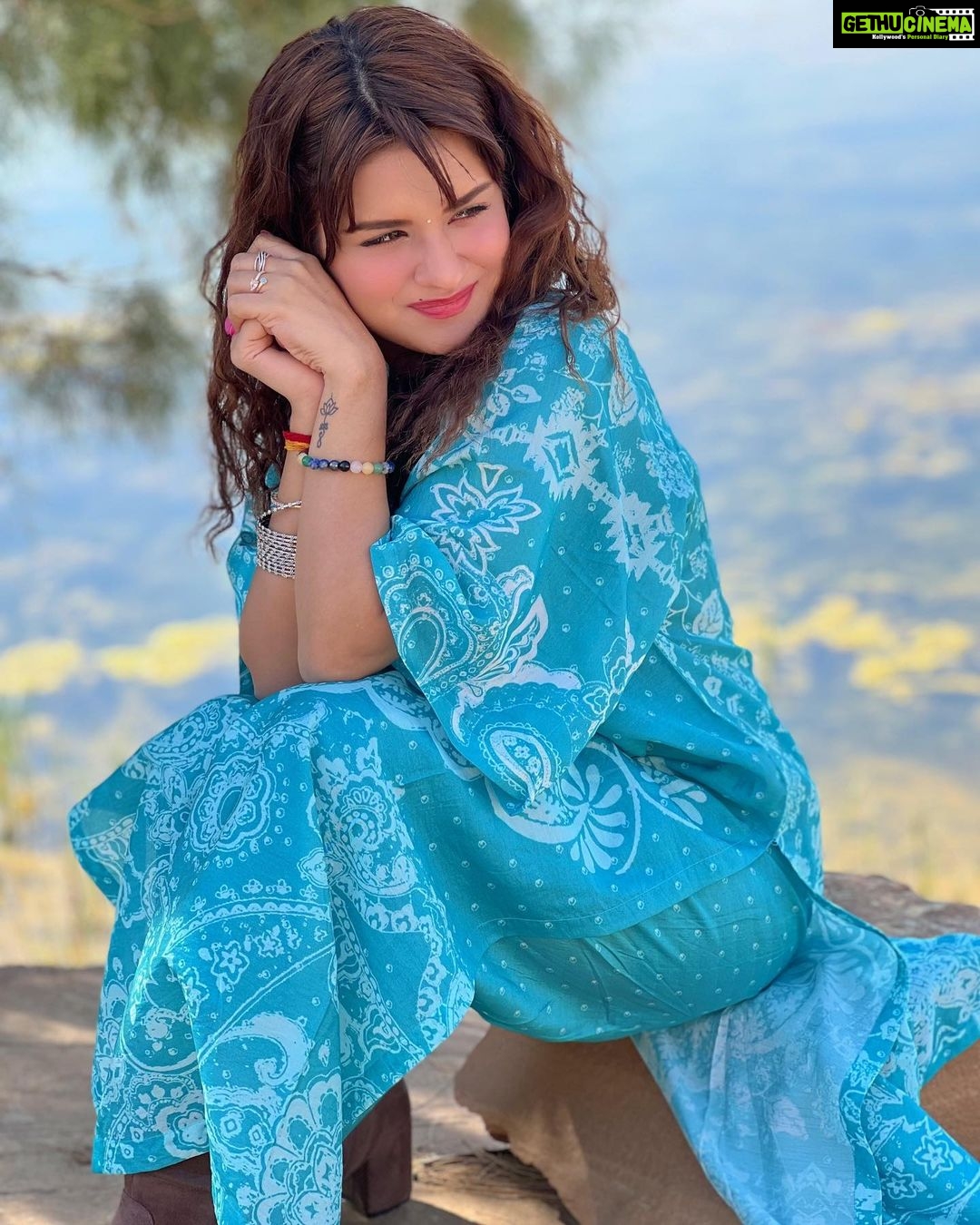 Avneet Kaur Instagram - 💙🤍 📸- @amandeepnandra Jaisalmer