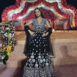 Avneet Kaur Instagram - Teri nazron ne dil ka kiya jo hasharr asar ye hua 🖤✨ Styling : @akansha.27 @tiara_gal Outfit : @seasonsmumbai Jewellery by : @shillpapuriidesignerjewellery Assisted by : @style_by_ruchi 📸- @raghav.sharma.14661 The Leela Goa