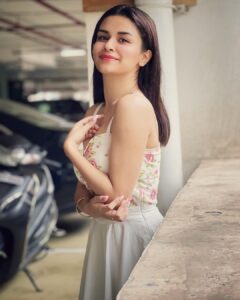 Avneet Kaur Instagram - Natural days.❤️ Wearing- @ewayoung