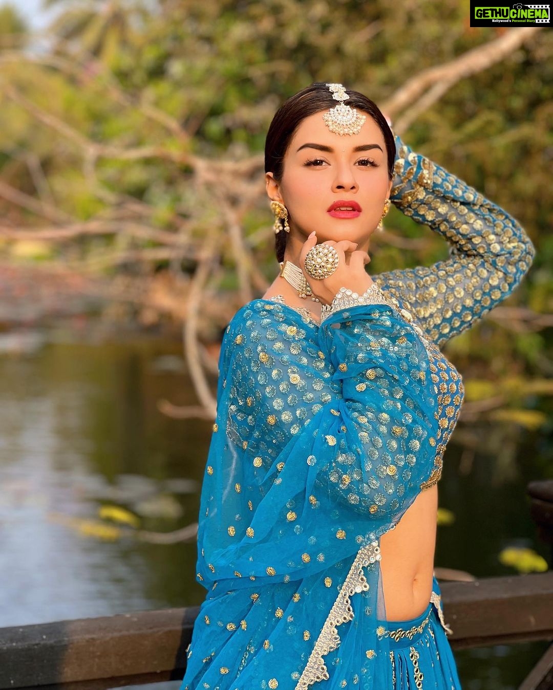 Avneet Kaur Instagram - Mere yaara.💙💫 Styling - @tiara_gal @akansha.27 Outfit - @yeh_lehenga_nahi_mehenga Assisted - @ishikapunamiya @style_by_ruchi Choker & Earings - @sheqe_by_triptikohli Mangtika - @indianjewellery999 Ring - @indianjewellery999 📸- @gauravarora08 The Leela Goa