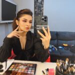 Avneet Kaur Instagram - Ssup? 🖤 MUA- @loveleen_makeupandhair Filmistan