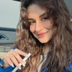 Avneet Kaur Instagram - Natural hair day 💙🤍🖤 Mumbai, Maharashtra