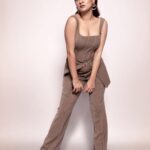 Avneet Kaur Instagram - Look at her now……🤎🔥 Outfit by @worldofasra Jewellery by @blingthingstore Styled by @shrushti_216 📸- @ashish_ojha_photography