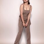 Avneet Kaur Instagram - Look at her now……🤎🔥 Outfit by @worldofasra Jewellery by @blingthingstore Styled by @shrushti_216 📸- @ashish_ojha_photography