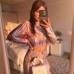 Avneet Kaur Instagram - Take notice of what light does—— to everything.🤎✨ Styling : @akansha.27 @tiara_gal Outfit: @clothesnyou 🤝 : @@houseofcreativity._ @style_by_ruchi Mumbai, Maharashtra