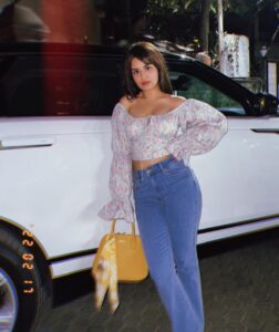Avneet Kaur Instagram - In the middle of the night…..🌌

Styling : @tiara_gal @akansha.27
Outfit: @clothesnyou
🤝 : @ishikapunamiya @shivani_deshewar_
