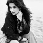 Avneet Kaur Instagram - Safar roz ka hai Aur jaana kahin bhi nahi.🖤 #moody #blackandwhite #throwback Jaisalmer