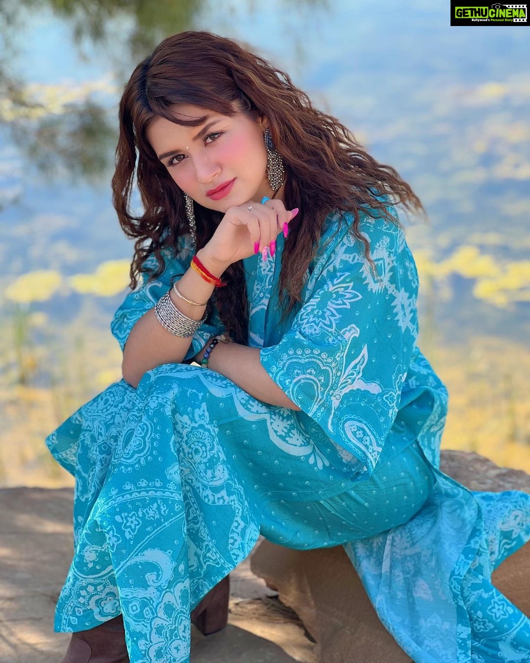 Avneet Kaur Instagram - 💙🤍 📸- @amandeepnandra Jaisalmer