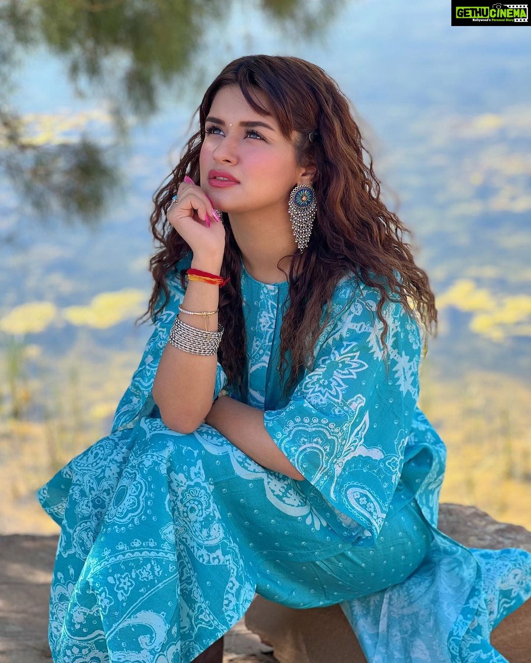 Avneet Kaur Instagram - 💙🤍 📸- @amandeepnandra Jaisalmer