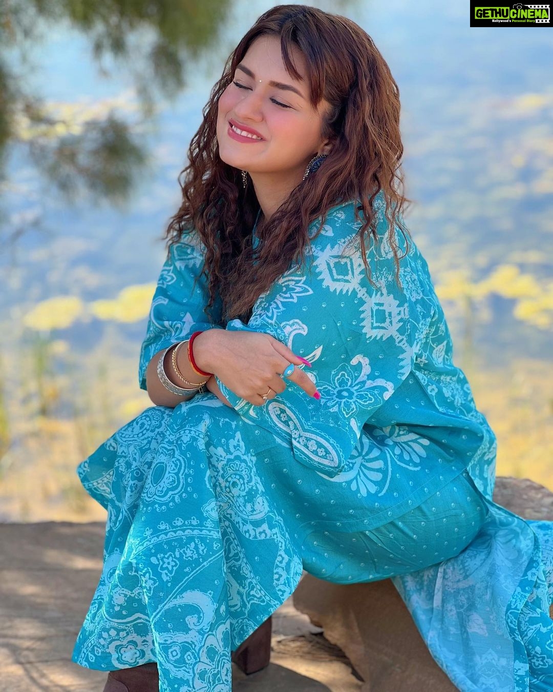 Avneet Kaur Instagram - 💙🤍 📸- @amandeepnandra Jaisalmer