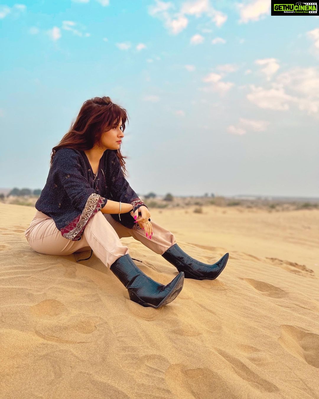 Avneet Kaur Instagram - Eremophobia……🏜🌵 Jaisalmer, Thar Desert, India