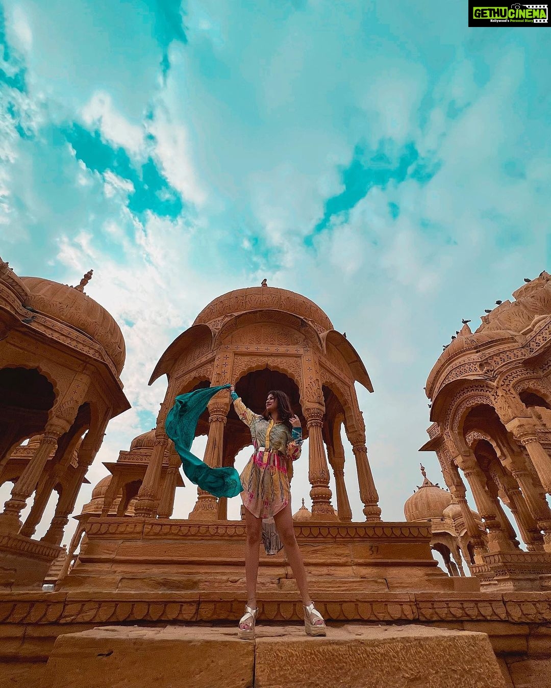 Avneet Kaur Instagram - H I S T O R Y 💙 #jaisalmer #throwback 📸- @sonianandra Bada Bagh