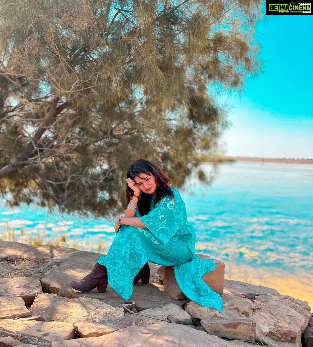 Avneet Kaur Instagram - Tere bas main kuch vi nai ae dil nu eh samjhawan, tu jhoom ππ
Styling : @akansha.27 @tiara_gal Outfit : @theboozybutton Jewellery : @_slush288_ π€ : @houseofcreativity._ @style_by_ruchi @ishikapunamiya Jaisalmer - The Golden Heaven