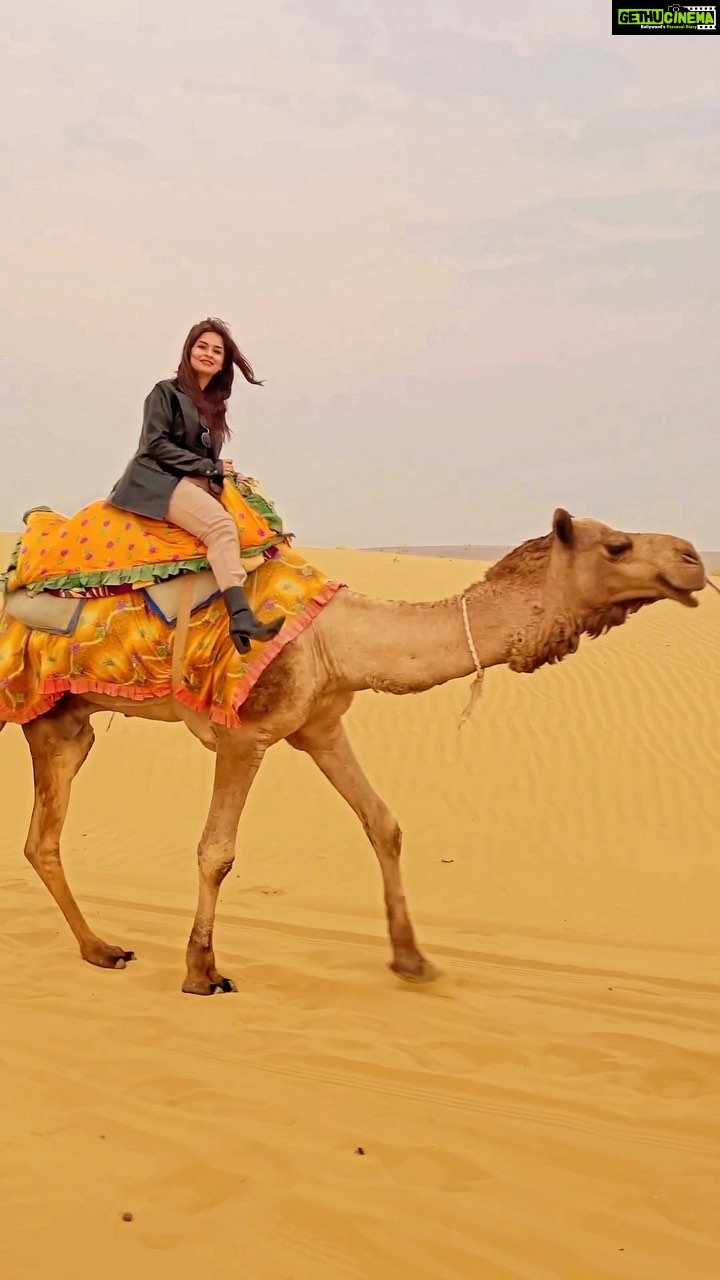 Avneet Kaur Instagram - ⛺️♥️ #reelsinstagram #reelitfeelit #jaisalmer Jaisalmer, Thar Desert, India