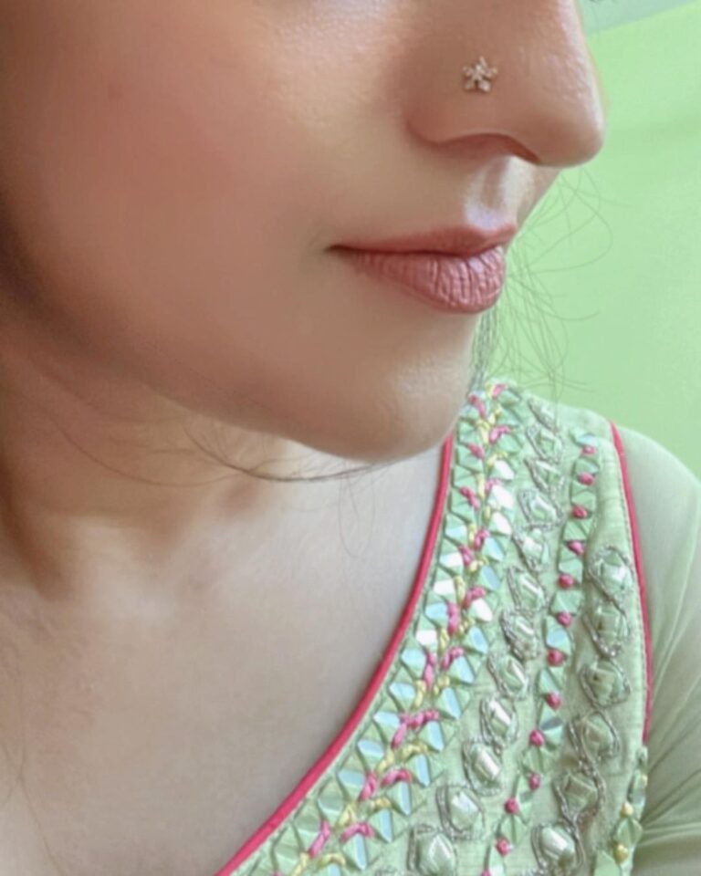 Bhama Instagram - “In love with my new nose pin 🫠