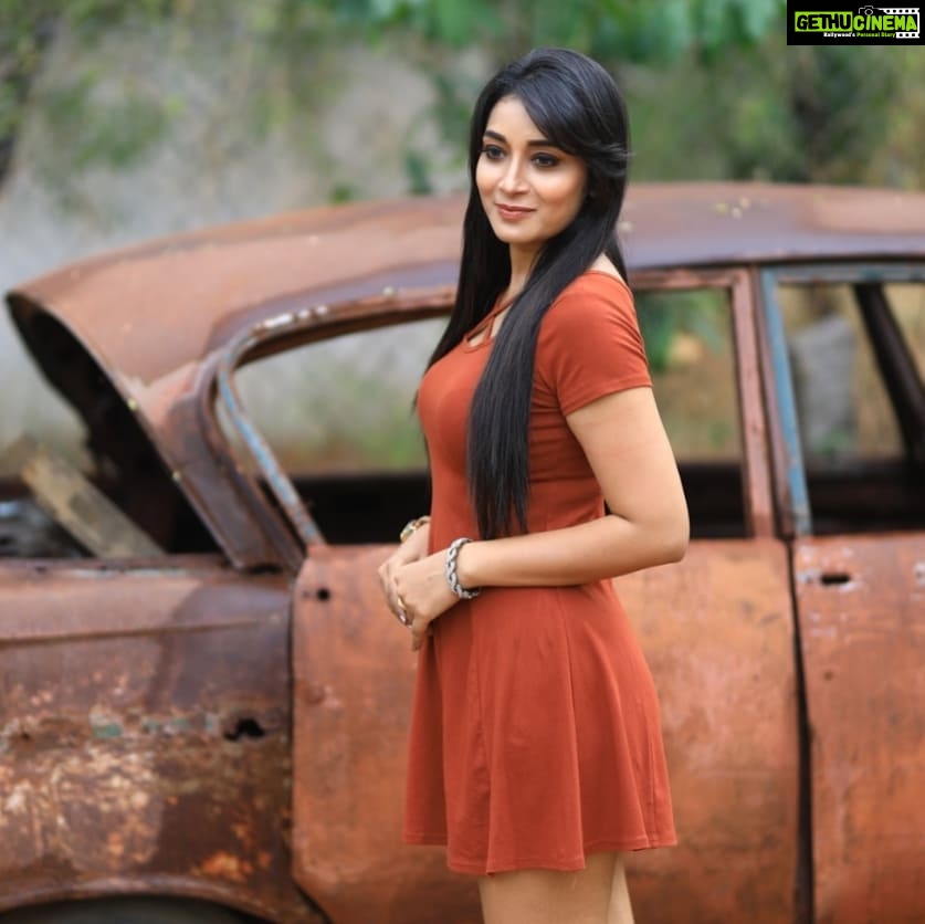 Bhanu Sri Mehra Instagram - 🧡 . . . @they_call_me_keshu @maskmakeupartist @vintage_vanam . . #freshfeels #peace #actor #life #busy #tollywoodactress #southindianactress #bhanusree #bhanusree🔥❤️ #bhanuhybridpilla