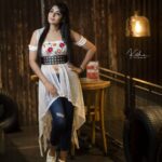 Bhanu Sri Mehra Instagram - Beauty maybe dangerous but intelligence is lethal 😉🦢 . . . Pc:@they_call_me_keshu Make up :@maskmakeupartist . . #beauty #gueen #bhanusree #tollywoodactress #telugupilla #biggboss2 #anchor #love #work #world #bhanusree🔥❤️