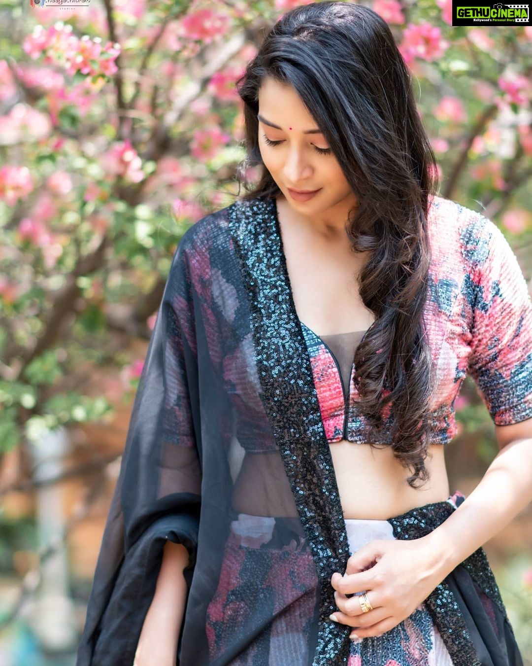 Bhanu Sri Mehra Instagram - 🖤💓 PC @aicatch_films Outfit by:@mudradesigninghome @saicharanthejareddyphotography . Makeup @fixmestudios7 @jennieangelinaa #actor #life #tollywoodactress #southindianactress #bhanusree #newclick #bhanusree🔥❤️