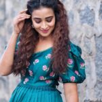 Bhanu Sri Mehra Instagram - Girls are like a ray of sunshine 🌞 Outfit by:@mahalakshmi_couture Designer :@sravya_lingamaneni #peace #happymood #coolday #bhanusree🔥❤️ #hybridpilla #instagram