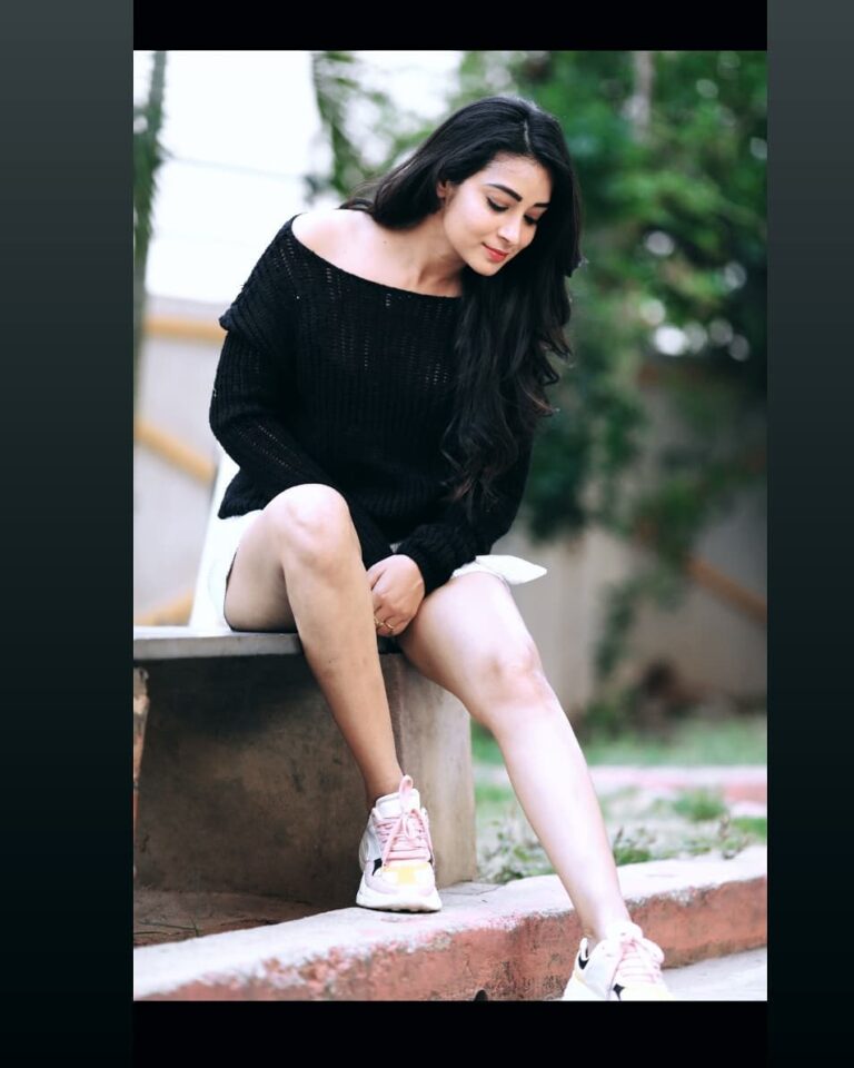 Bhanu Sri Mehra Instagram - 🐧🖤
