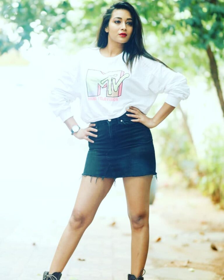Bhanu Sri Mehra Instagram - 🖤 Rowdy