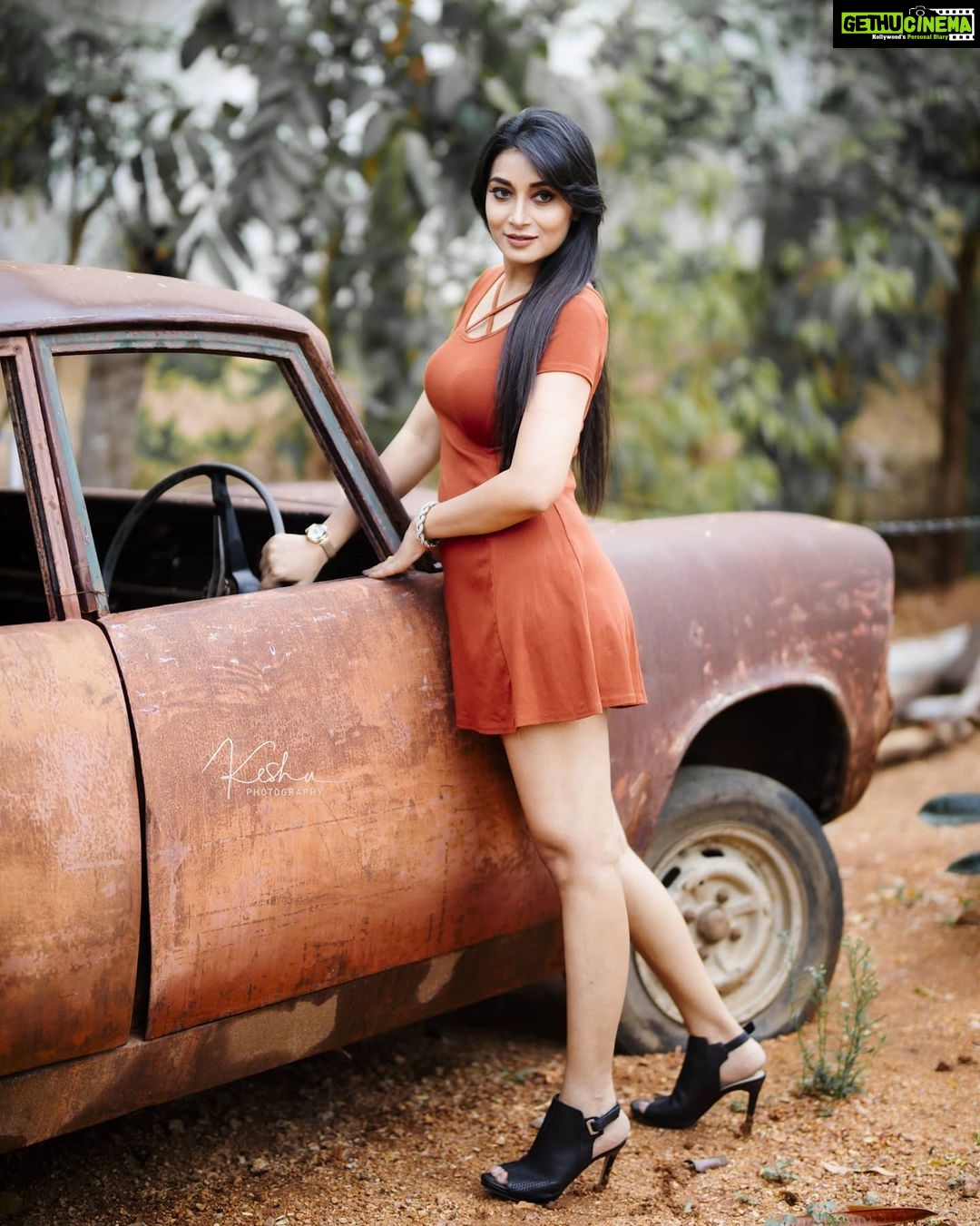 Bhanu Sri Mehra Instagram - The most beautiful girl on earth is the one with a golden heart 💛🧡 . . . Pic:@they_call_me_keshu Make up:@maskmakeupartist Location:@vintage_vanam . . #newclick #new #2021 #biggboss2 #telugupilla #actor #bhanusree🔥❤️ #feelingblessed #happy #bhanuhybridpilla #love