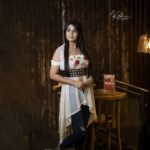 Bhanu Sri Mehra Instagram - Beauty maybe dangerous but intelligence is lethal 😉🦢 . . . Pc:@they_call_me_keshu Make up :@maskmakeupartist . . #beauty #gueen #bhanusree #tollywoodactress #telugupilla #biggboss2 #anchor #love #work #world #bhanusree🔥❤️