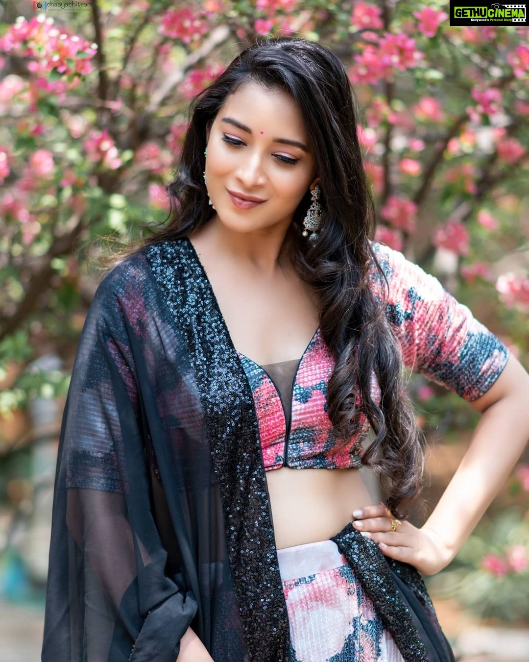 Bhanu Sri Mehra Instagram - 💗❤ Outfit:@mudradesigninghome PC @aicatch_films @saicharanthejareddyphotography . Makeup @fixmestudios7 @jennieangelinaa #traditional #love #actor #telugupilla #hybrid #pilla #bhanusree🔥❤️ #biggboss2 #anchor