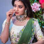 Bhanu Sri Mehra Instagram - Is you carry yourself as a queen 👸 they will have no choice but to treat you as such!! . . . . Photography @rj_weddingfilms MUA @ramesh_makeupstudio Jewelry @mangatrai_hitechcity Outfit @brandmandir Decor @rrreventspro styled by @mounika_vallabhaneni921 #bhanusree #rjweddingfilms #candidphotography #southindianbride #bridesofindia #bride #bridetobe #bridemakeup #pellikuthuruoutfit #pasupufunction #bridelook #brideinspiration #bhanusree🔥❤️