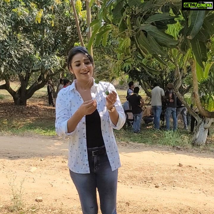 Bhanu Sri Mehra Instagram - 🥭😋 #love #mango #haopy #bhanusree🔥❤️ Bidadi, Karnataka, India