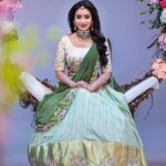 Bhanu Sri Mehra Instagram - A girl like a butterfly 🦋 pretty to see hard to catch 💚 . . . Photography @rj_weddingfilms MUA @ramesh_makeupstudio Jewelry @mangatrai_hitechcity Outfit @brandmandir Decor @rrreventspro styled by @mounika_vallabhaneni921 #bhanusree #rjweddingfilms #candidphotography #southindianbride #bridesofindia #bride #bridetobe #bridemakeup #pellikuthuruoutfit #pasupufunction #bridelook #brideinspiration