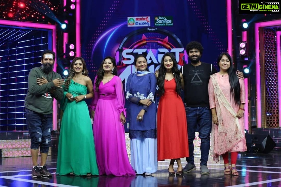 Bhanu Sri Mehra Instagram - Tomorrow 12pm on @starmaa don't miss it guys have fun @vishwa_raghu_choreographer @aneemaster @baba_bhaskar_bigboss_official #starmusic #maatv #bhanusree #bhanusree🔥❤️
