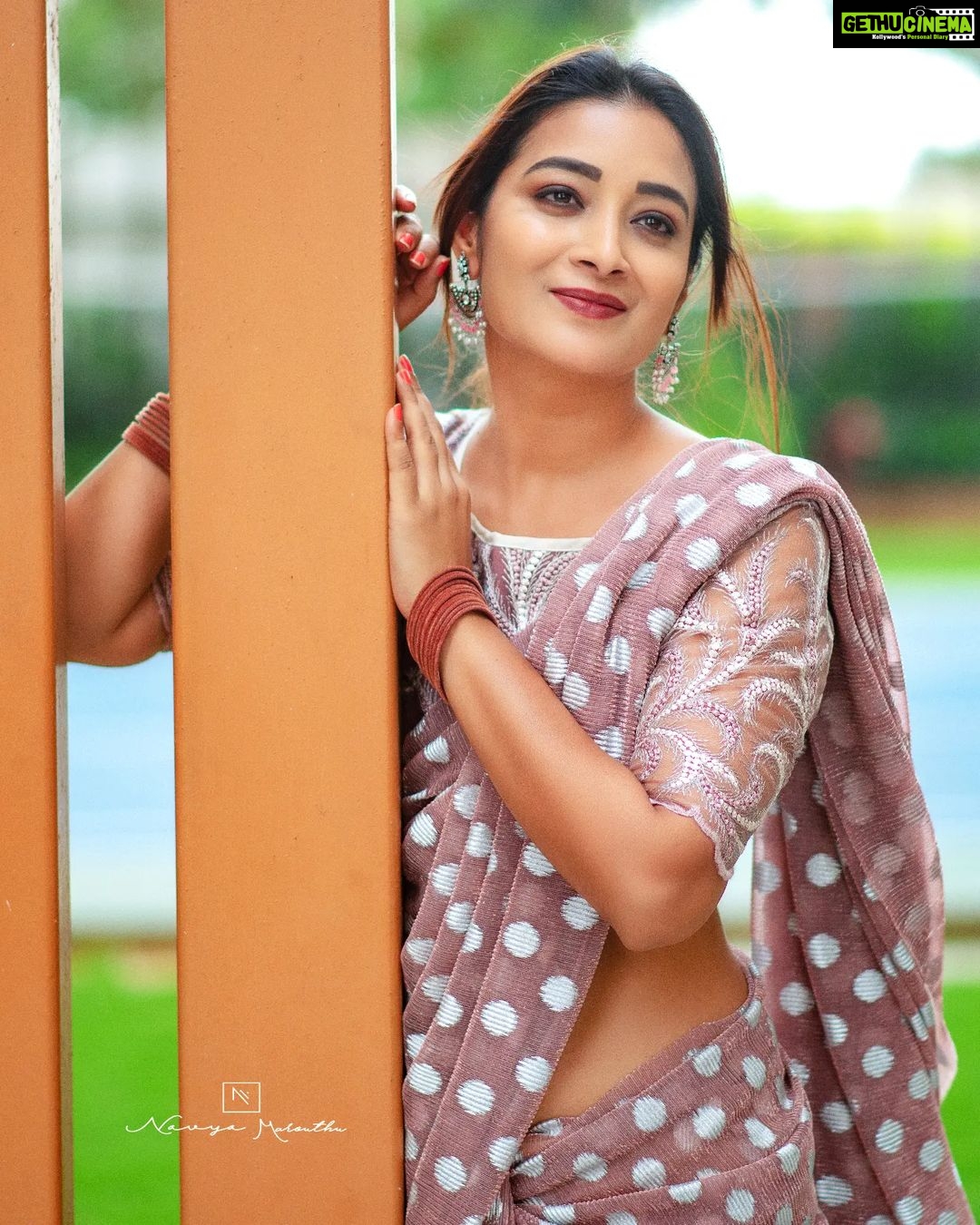 Bhanu Sri Mehra Instagram - Be like butterfly always beautiful but hard to catch š¤ Outfitby:@navya.marouthu Pic:@saicharanthejareddyphotography Makeup:@_skinoccasions_ Hairstyling:@_skinoccasions_ #bhanusreeš„ā¤ļø #actorslife #busy #blessed #feelgood