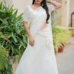 Bhanu Sri Mehra Instagram - 🤍🦢 Outfit:@myriti