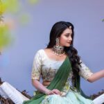 Bhanu Sri Mehra Instagram - Is you carry yourself as a queen 👸 they will have no choice but to treat you as such!! . . . . Photography @rj_weddingfilms MUA @ramesh_makeupstudio Jewelry @mangatrai_hitechcity Outfit @brandmandir Decor @rrreventspro styled by @mounika_vallabhaneni921 #bhanusree #rjweddingfilms #candidphotography #southindianbride #bridesofindia #bride #bridetobe #bridemakeup #pellikuthuruoutfit #pasupufunction #bridelook #brideinspiration #bhanusree🔥❤️
