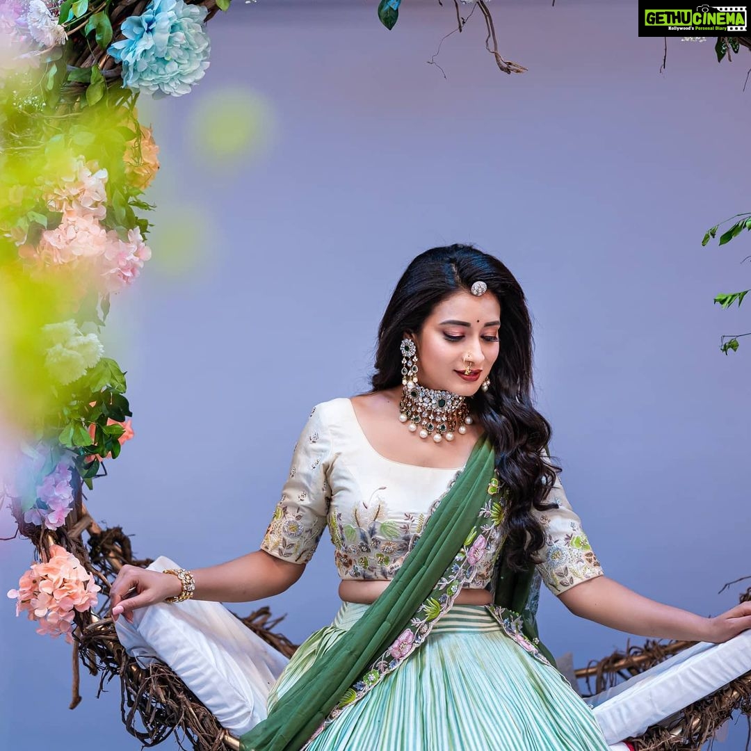 Bhanu Sri Mehra Instagram - You don't need any reason to shine, shine ✨ yourself 🤩 . . #tollywoodactress #telugupilla #bhanusree #newpost #newclick #bhanusree🔥❤️