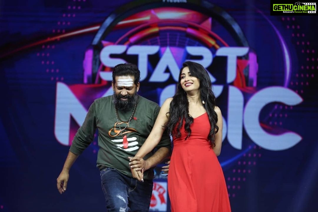 Bhanu Sri Mehra Instagram - Tomorrow 12pm on @starmaa don't miss it guys have fun @vishwa_raghu_choreographer @aneemaster @baba_bhaskar_bigboss_official #starmusic #maatv #bhanusree #bhanusree🔥❤️