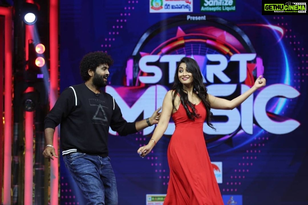 Bhanu Sri Mehra Instagram - Tomorrow 12pm on @starmaa don't miss it guys have fun @vishwa_raghu_choreographer @aneemaster @baba_bhaskar_bigboss_official #starmusic #maatv #bhanusree #bhanusree🔥❤️