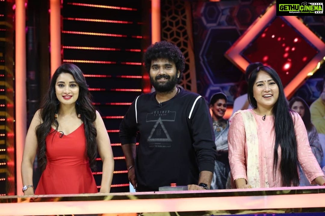 Bhanu Sri Mehra Instagram - Tomorrow 12pm on @starmaa don't miss it guys have fun @vishwa_raghu_choreographer @aneemaster @baba_bhaskar_bigboss_official #starmusic #maatv #bhanusree #bhanusree🔥❤️