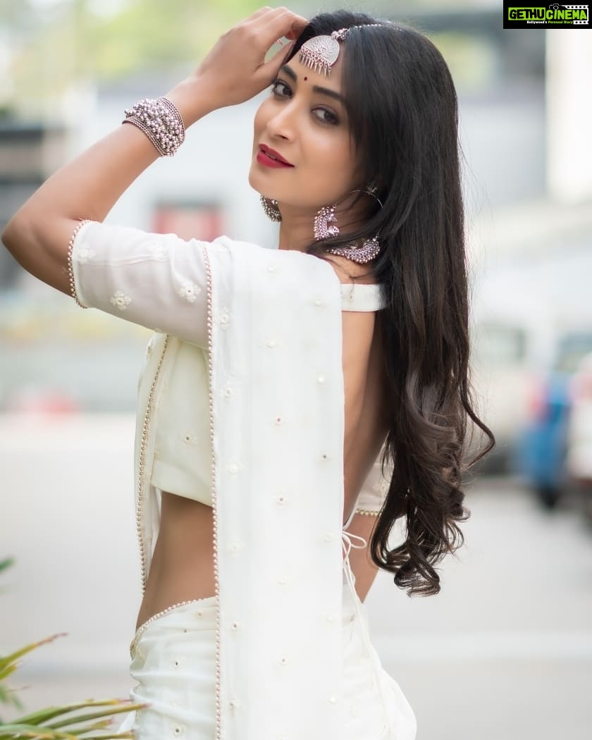 Bhanu Sri Mehra Instagram - Hello everyone ❤🦢 Outfit:@@myriti Pc:@saicharanthejareddyphotography #halfsaree #love #traditionalgirl #southindianactress #tollywoodactresses #white #bhanusree🔥❤️