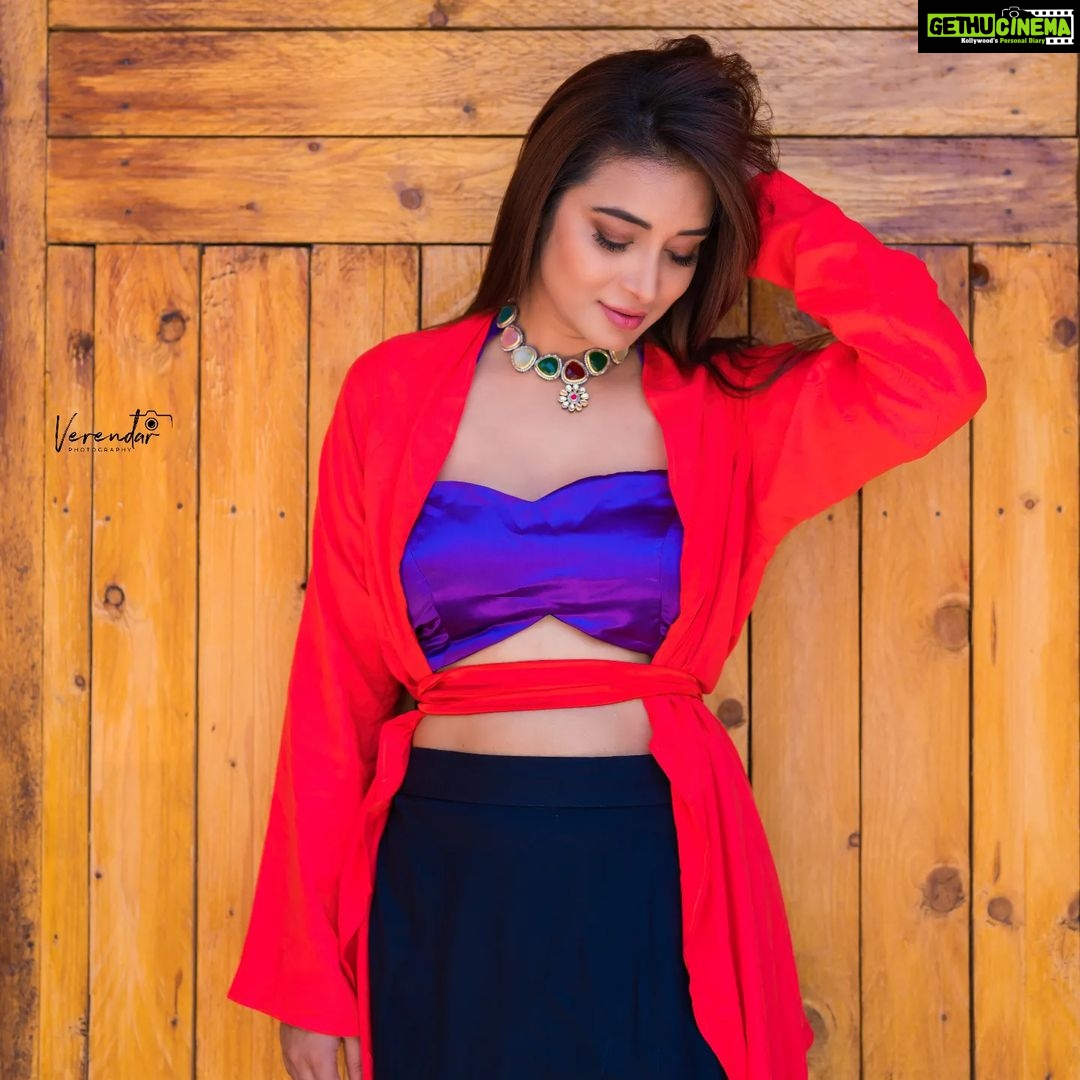Bhanu Sri Mehra Instagram - Let your light shine ✨️ 🔱❤️ @verendar_photography @radheshyam_designer_studio @jewelry:@pretty.jewelbox @maskmakeupartist @hairstylistravi #bhanusree🔥❤️ #Instagram #goodvibes #happymood #instalove